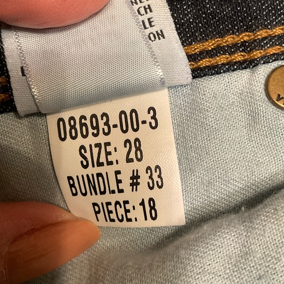 Hudson Jeans, Dark Wash, 5-Pockets, Pointed Flap & Button on Back 2, Size 28 - Picture 8 of 15